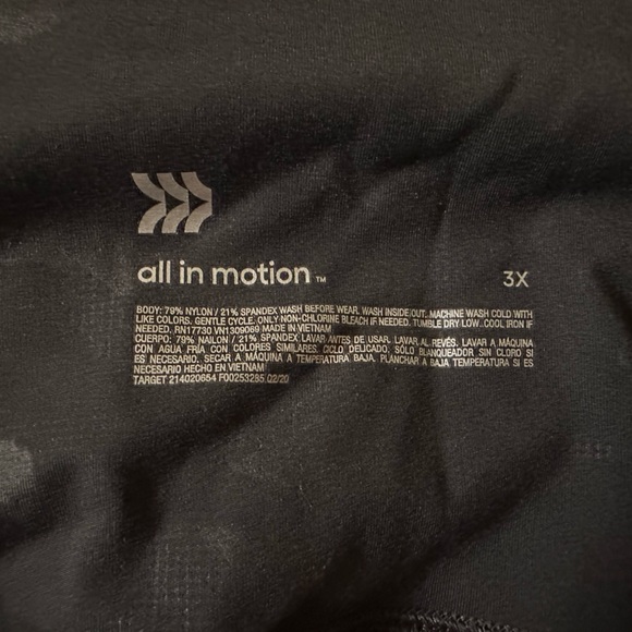🍉All in motion crop leggings 3X muted black metallic camouflage print - Picture 3 of 4